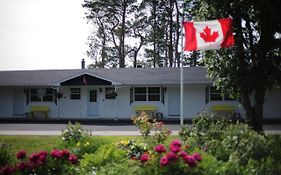 Carleton Inn & Cottages